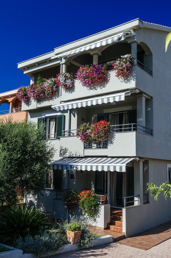 Villa Mirakul Sukošan الغرفة الصورة
